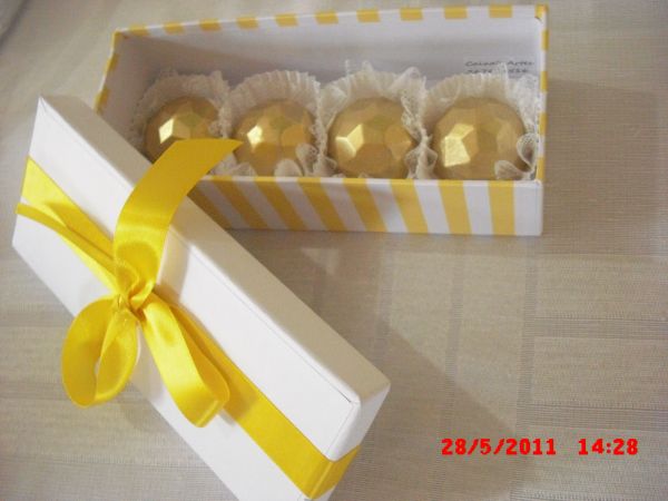 CAIXAS COM BOMBONS PARA EVENTOS.